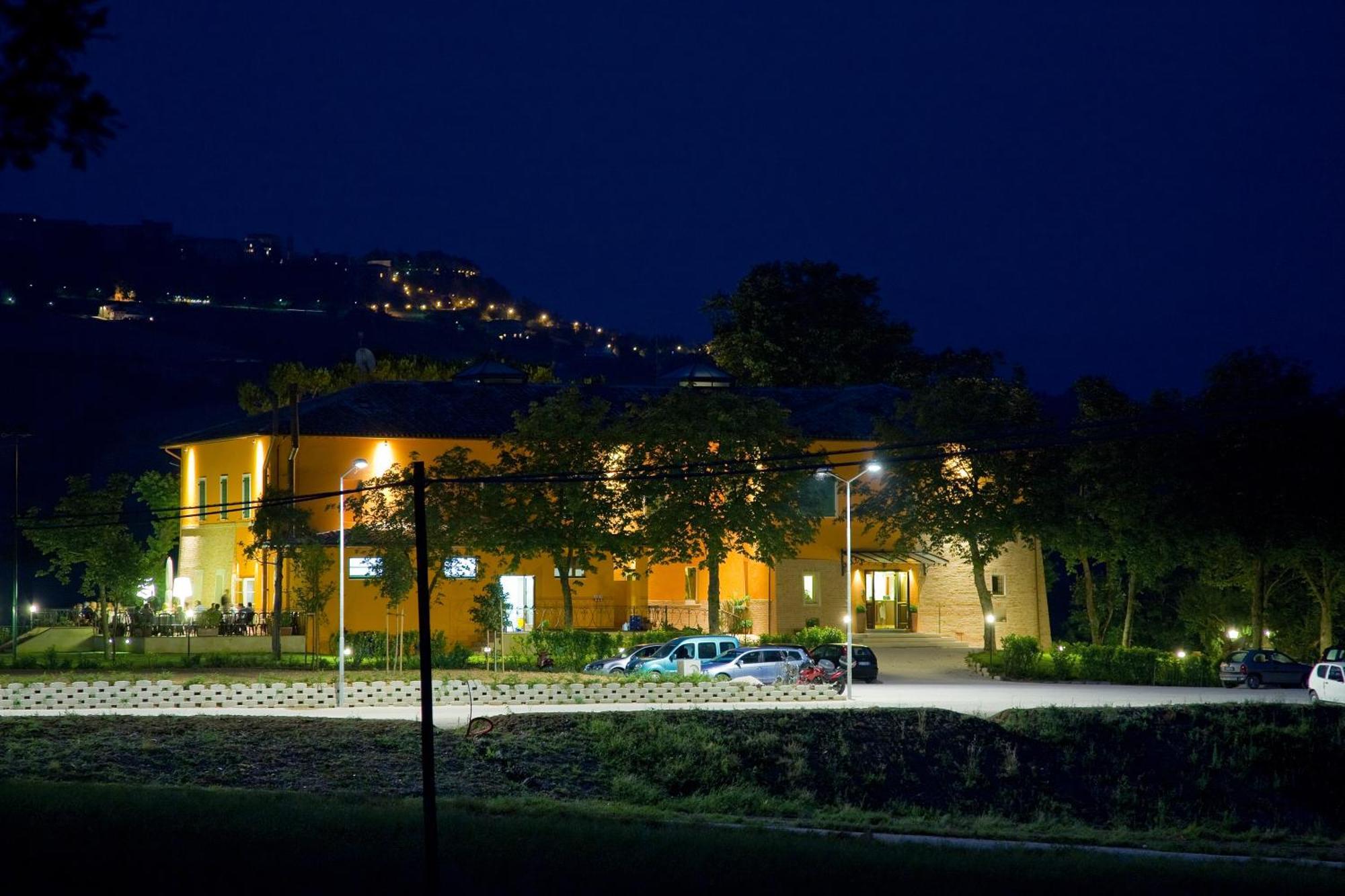 Relais Villa Fornari Camerino Bagian luar foto